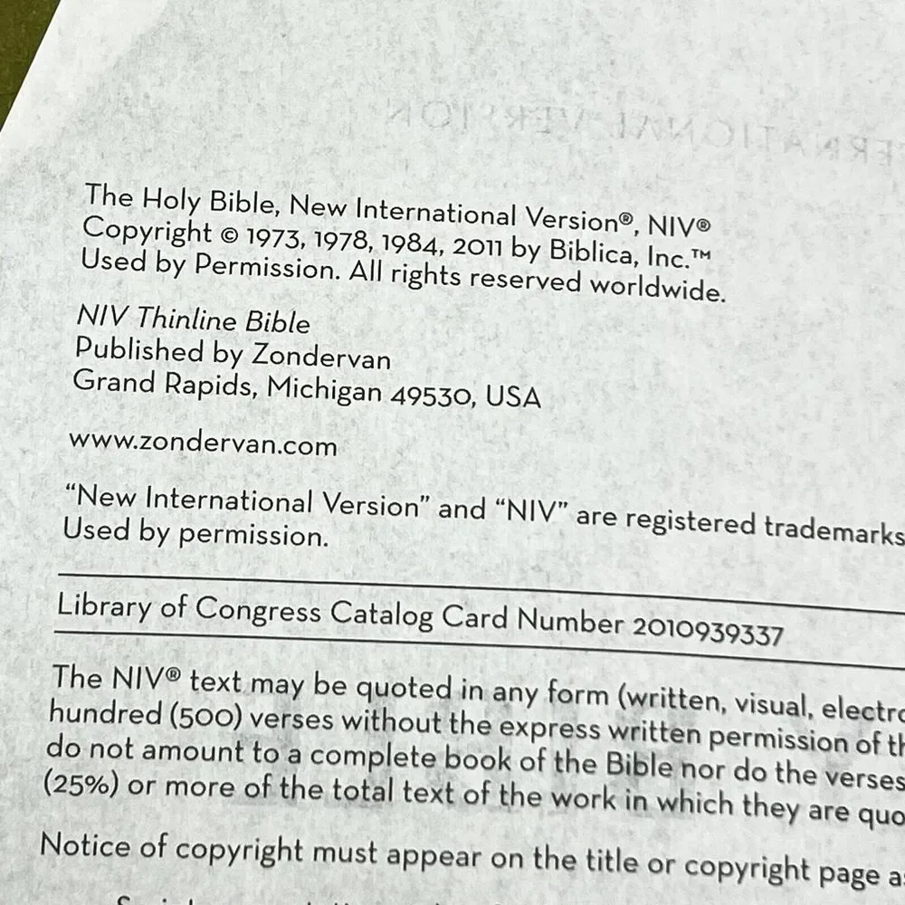 Zondervan NIV Thinline Bible Italian Two Tone Green Leather Geometric Design - Picture 7 of 13